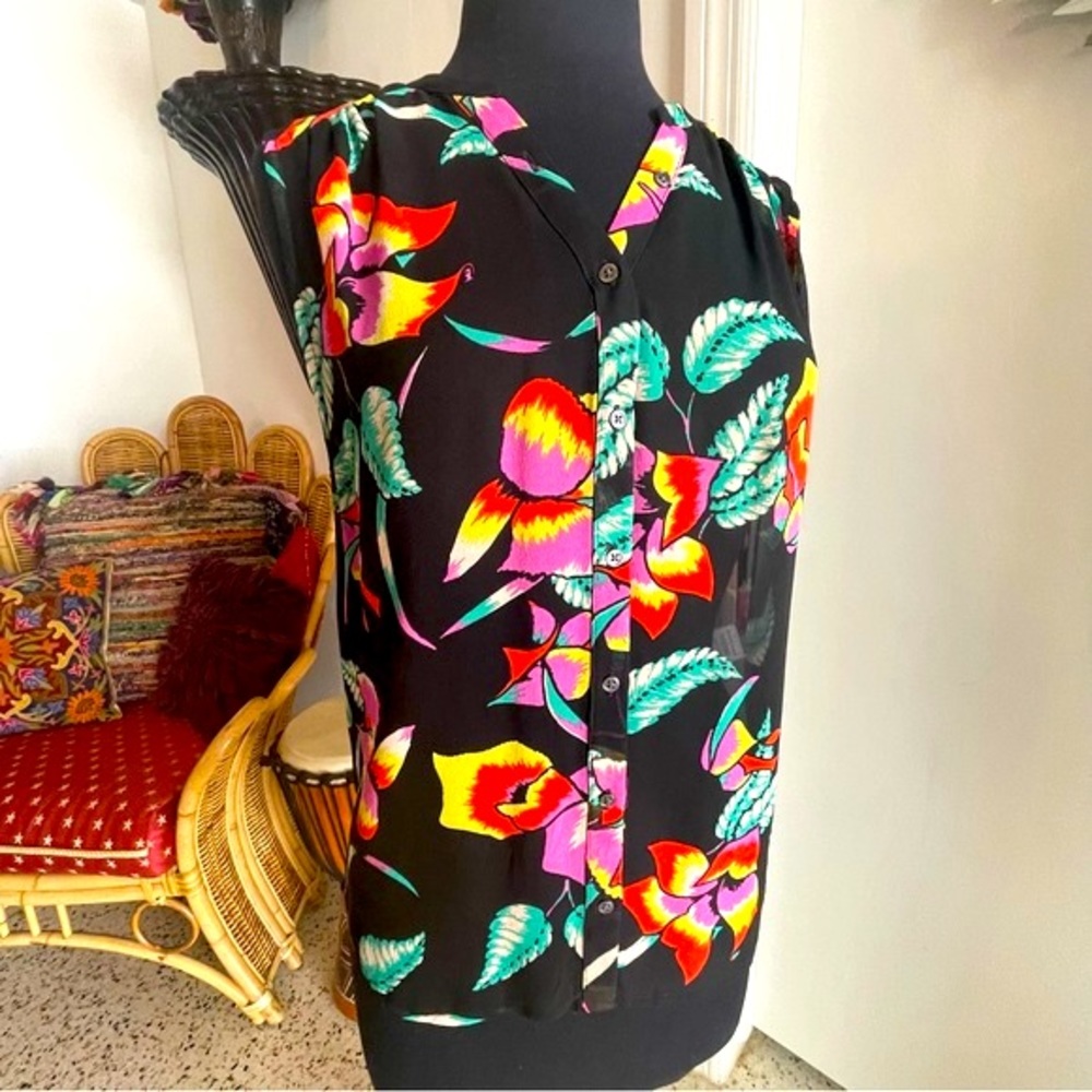 JOIE Designer Sleeveless Pretty Colorful Print Silk Button Up Blouse! Like new.